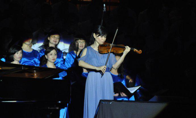 黄滨小提琴独奏。（图片来源：远牧师博客）
