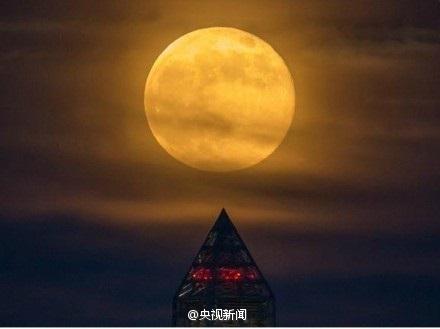 今年8月11日凌晨2点，超级月亮出现，让我们一同欣赏下吧，见证上次创造的奇妙！（图：央视新闻微博）