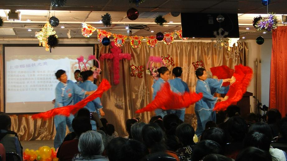 老年姊妹们带来的传统舞蹈。（图：基督时报/王新毅）