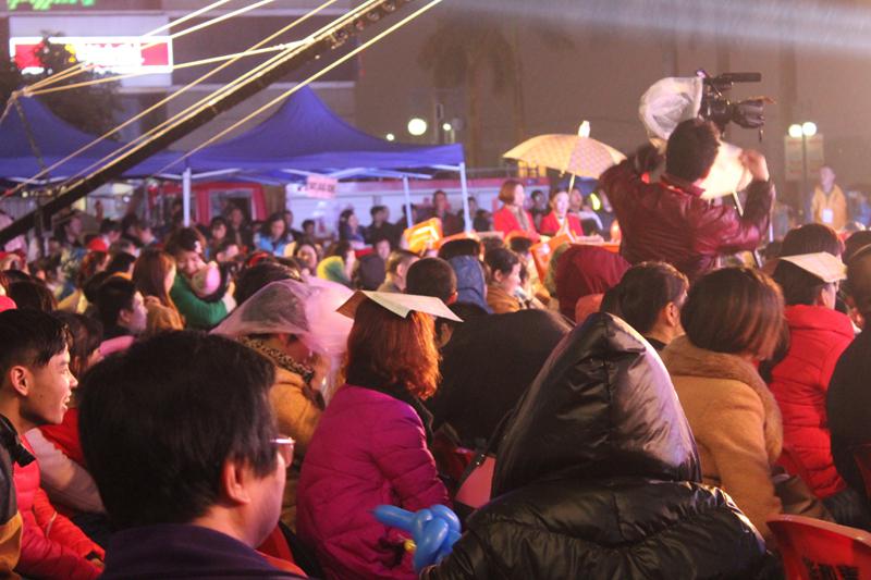 2014年12月25日圣诞夜，深圳平湖堂公开举办上千人的圣诞晚会。（图：基督时报/施迦南）