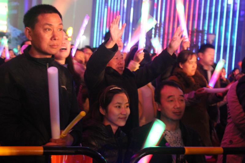 2014年12月25日圣诞夜，深圳平湖堂公开举办上千人的圣诞晚会。（图：基督时报/施迦南）