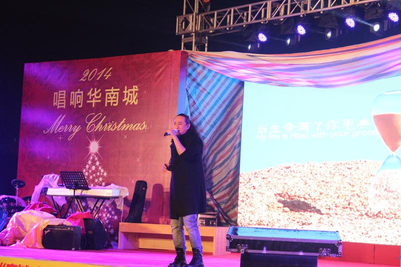 主内歌手徐池精彩演唱《拯救》、《这条路上我们一起走》。（图：基督时报/施迦南）