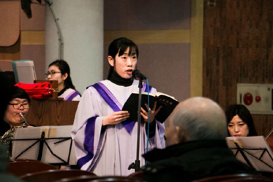 汝矣岛纯福音教会参加一场周六面对小组长的礼拜