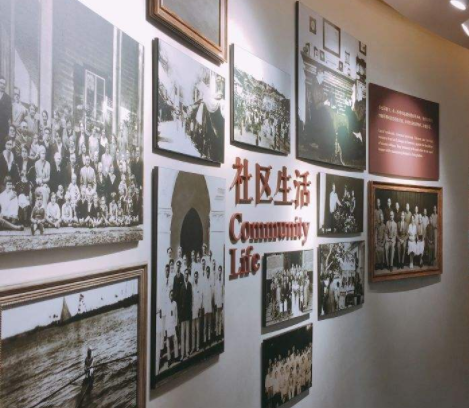 历史博物馆里的照片上，介绍这早期传教士与当地人的生活。（1）