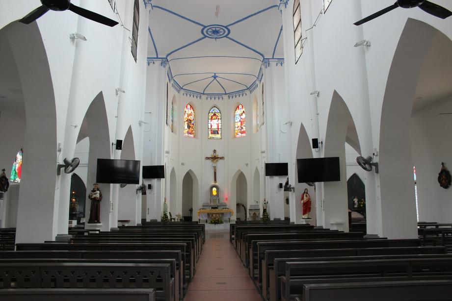 圣方济教堂内景。