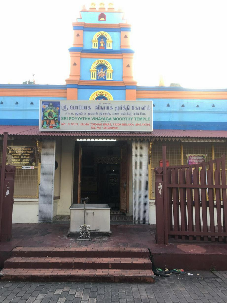 旁边的兴都印度庙：里面供奉着印度教神Vinayagar，建于1781年，为马六甲最古老的印度庙。