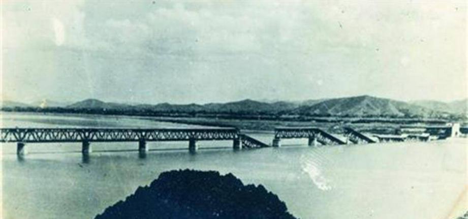 1937年抗战爆发后被炸毁的钱塘江大桥