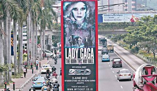 印度尼西亚街头仍可见Lady GaGa六月三日举行的演唱会海报