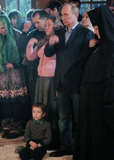 总统普京参加教堂仪式（图：资料图片）