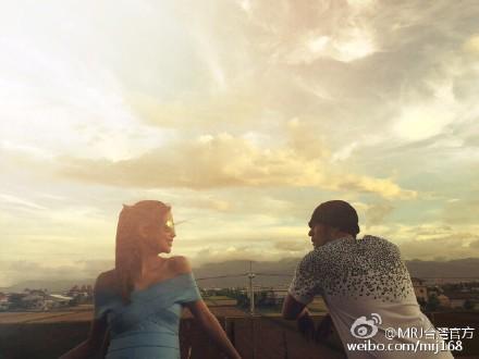周杰伦与妻子昆凌合照。（图：MRJ台湾官方）