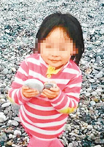 四岁女童“小灯泡”生前照片。