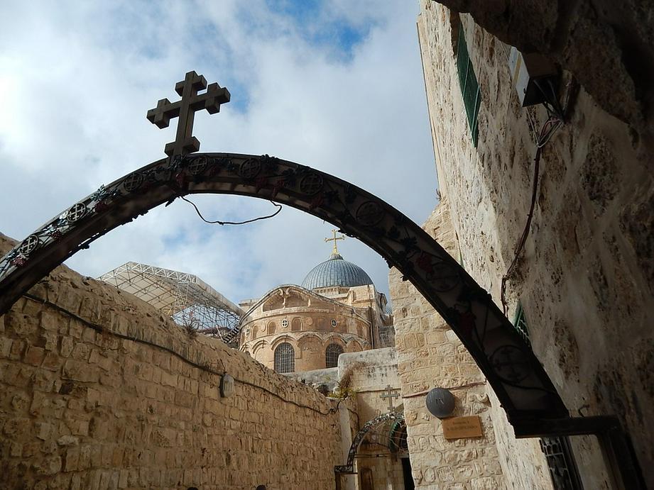 耶路撒冷基督教堂门上的十字架（图：pixabay.com）