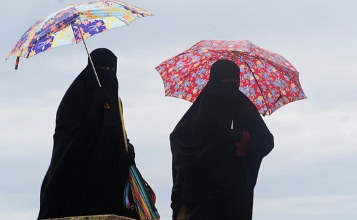 身穿罩袍头戴面纱的穆斯林女性（配图：pixabay.com/）
